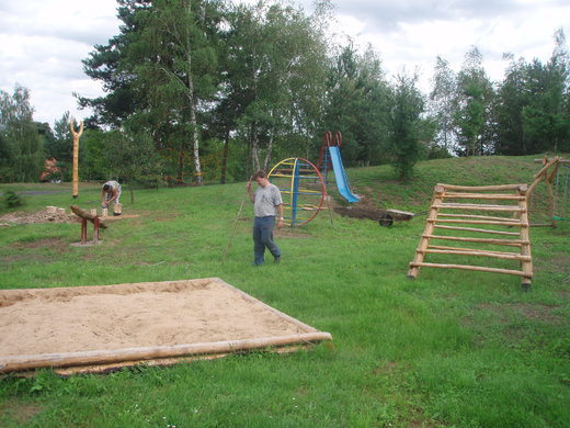 výstavba dětského hřiště (12).jpg