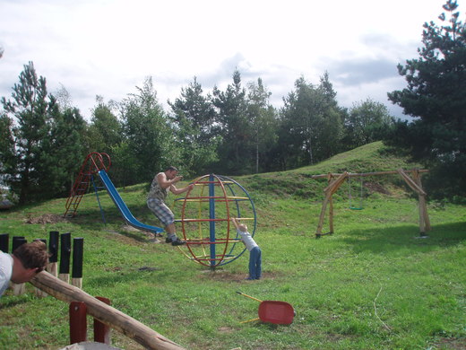 výstavba dětského hřiště (5).jpg